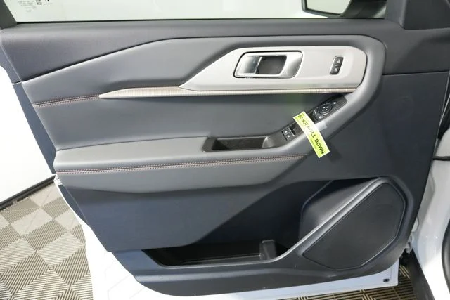 New 2026 Star White Metallic Tri-Coat Ford Active image 18