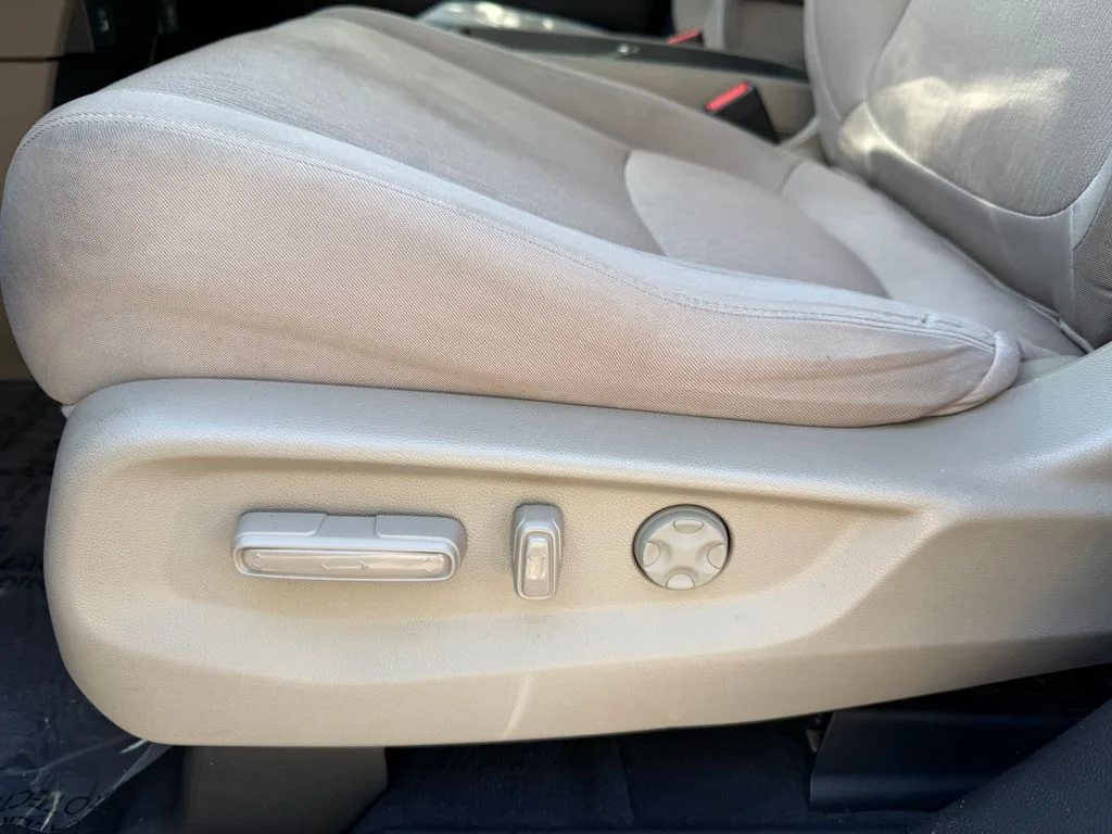 Used 2023 Platinum White Pearl Honda EX image 17