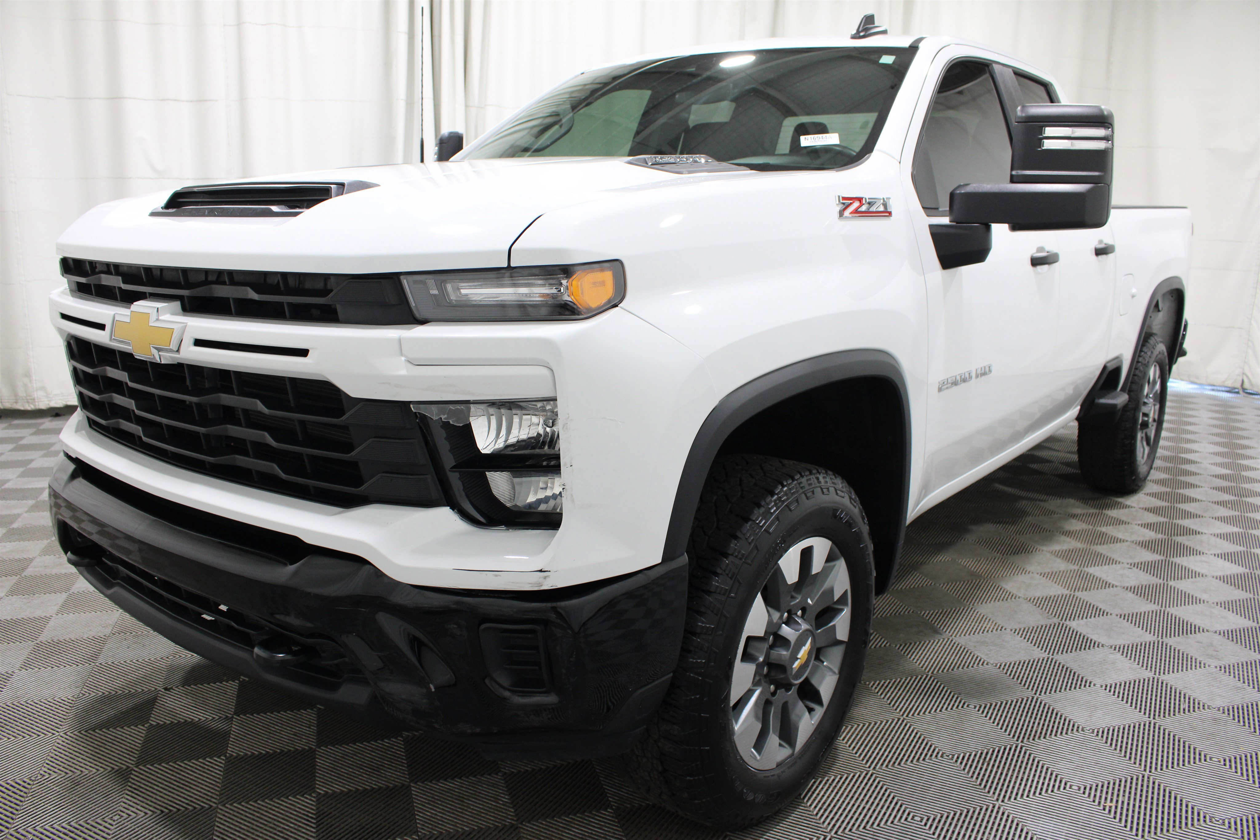 Used 2025 Summit White Chevrolet Custom image 33