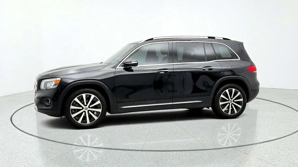 Used 2020 Night Black Mercedes-Benz GLB 250 4MATIC® SUV w/ Premium Pkg, Surround View & Panorama Roof image 8