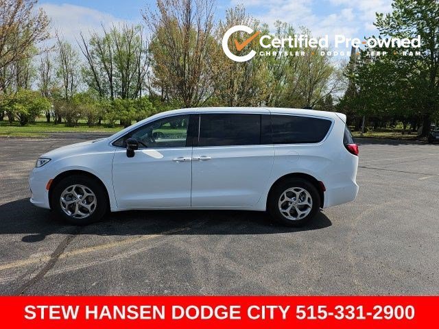 2024 Chrysler Pacifica Limited AWD's photo