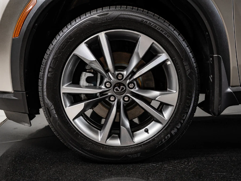 Used 2025 Warm Titanium INFINITI LUXE image 13