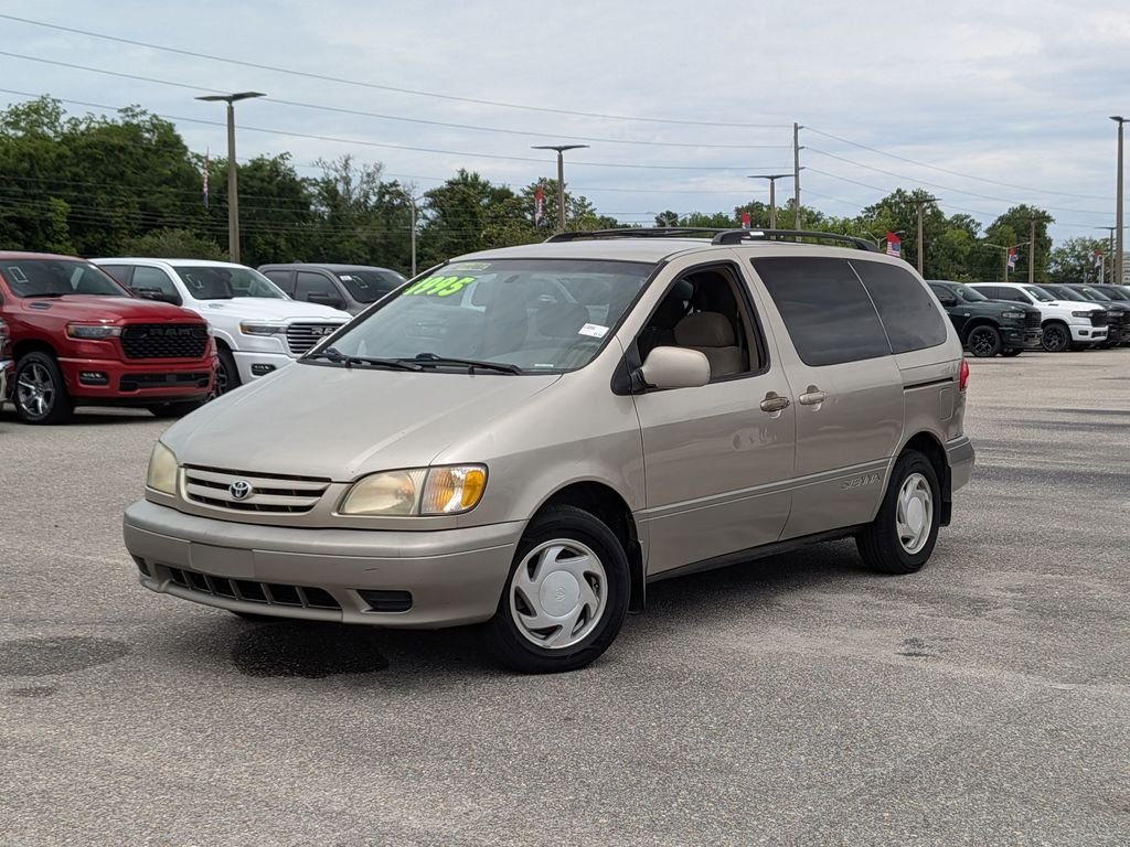 2003 Toyota Sienna LE's photo