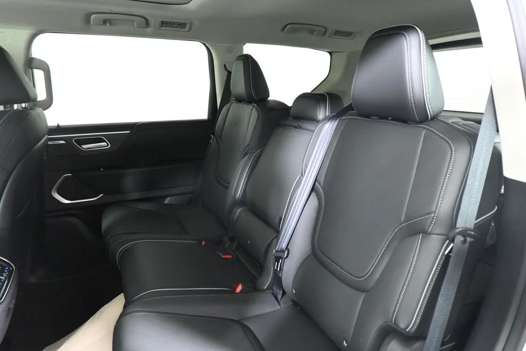 New 2027 White INFINITI LUXE image 4