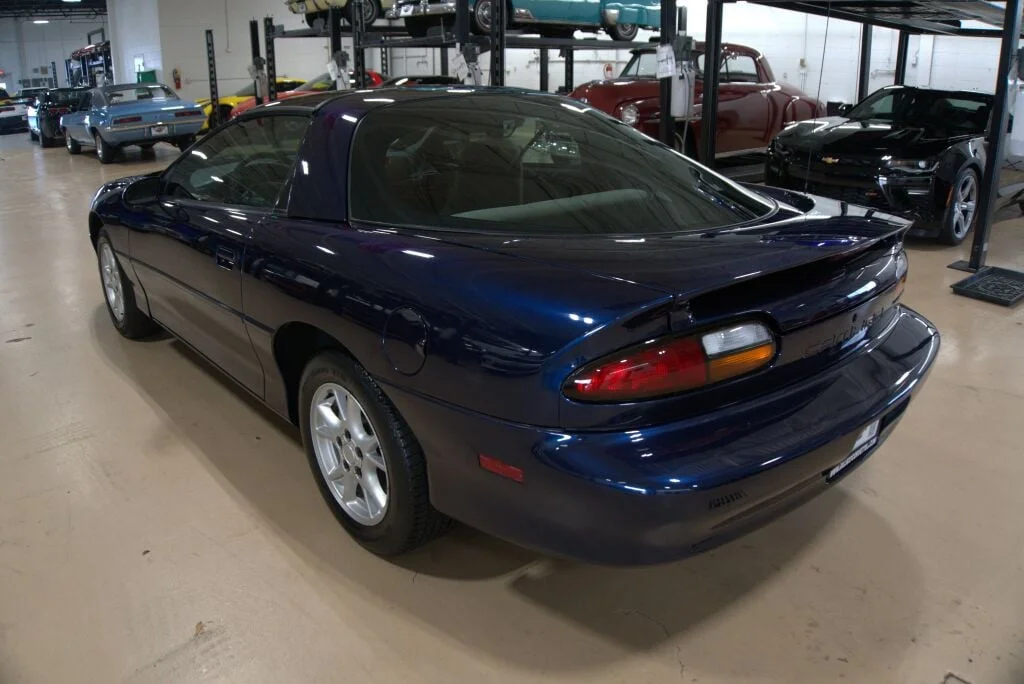 Used 2001  Chevrolet Base image 3