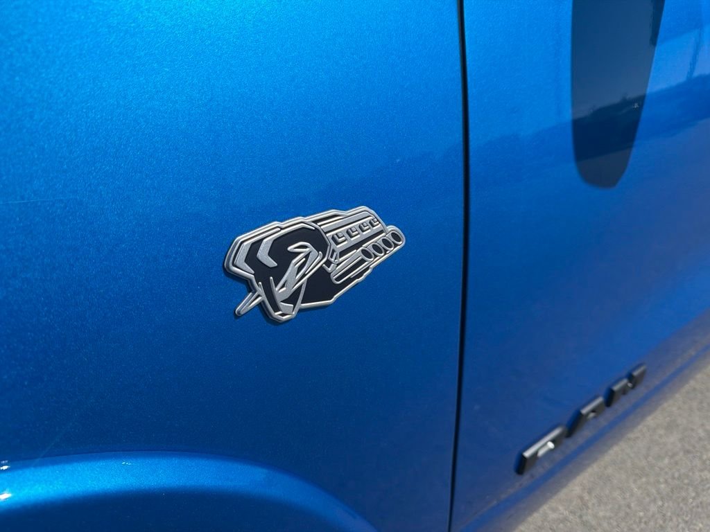 New 2026 Hydro Blue Pearl-Coat Exterior Paint RAM Big Horn/Lone Star image 13
