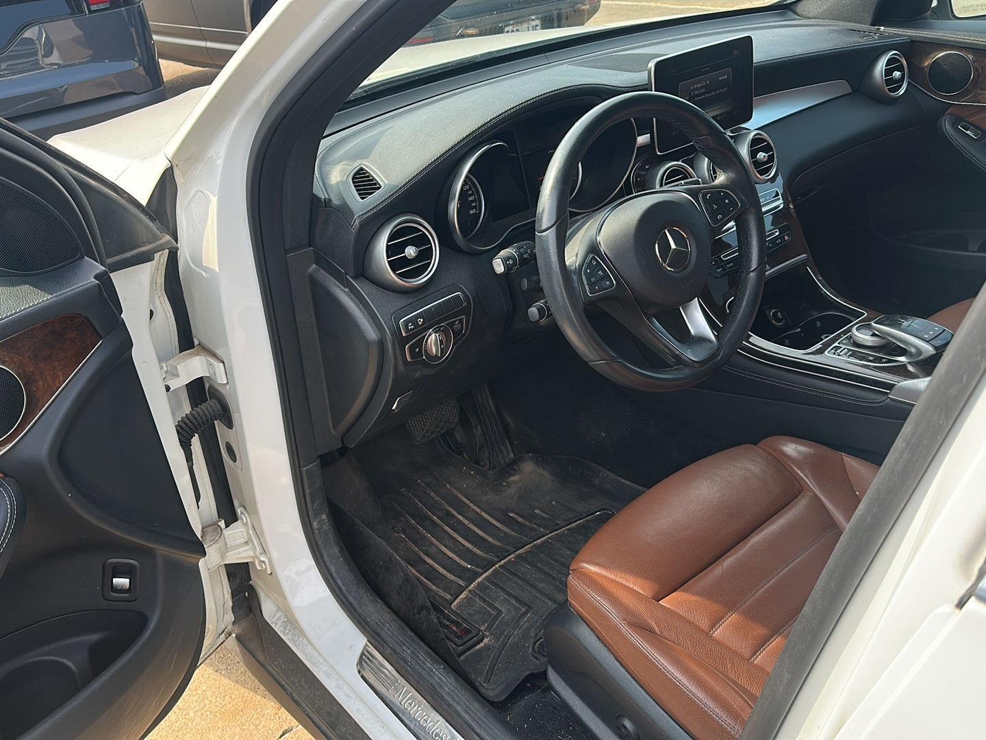 Used 2018 designo Diamond White Metallic Mercedes-Benz GLC 300 image 8