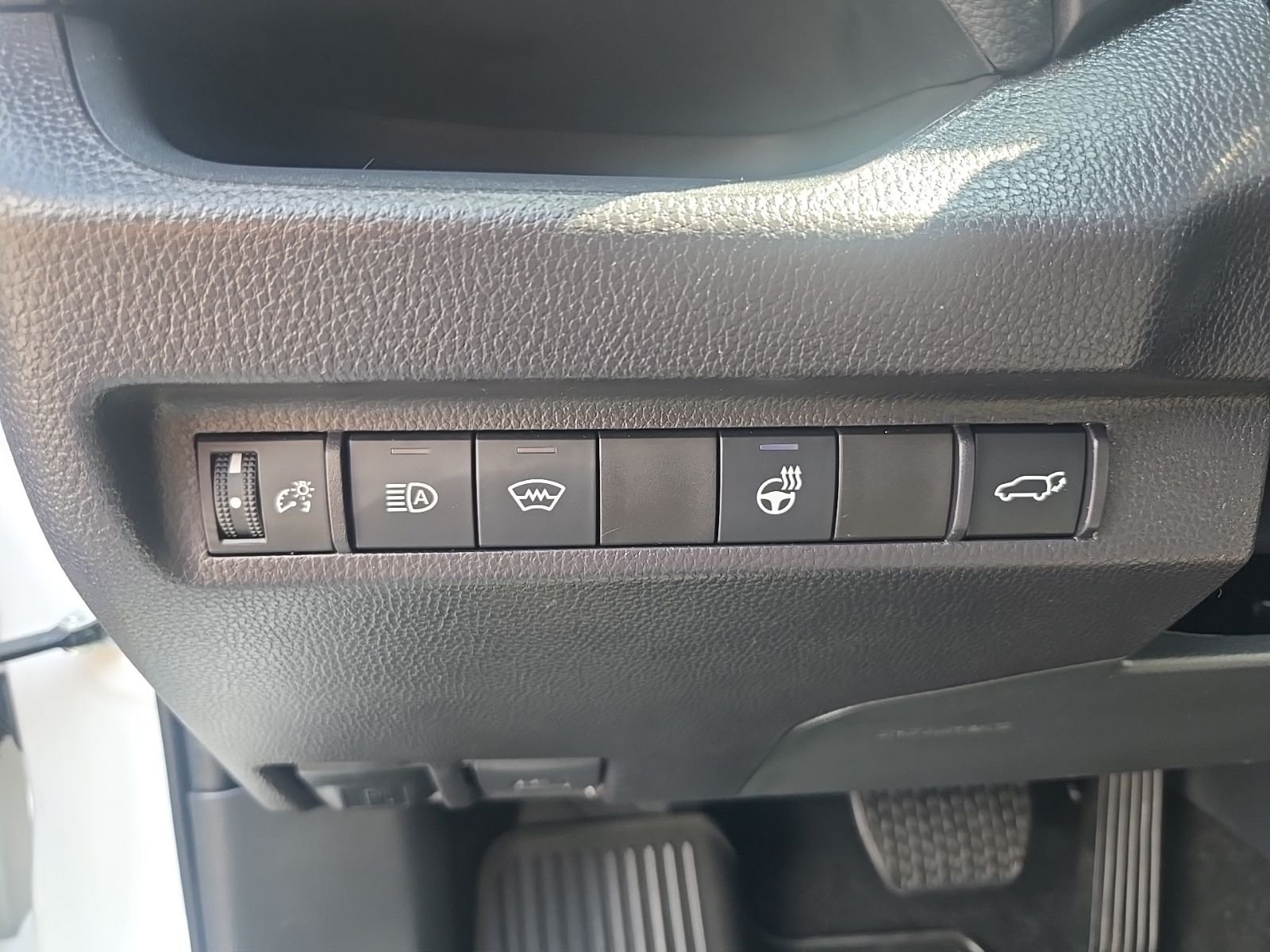 Used 2025 White Toyota XLE image 28