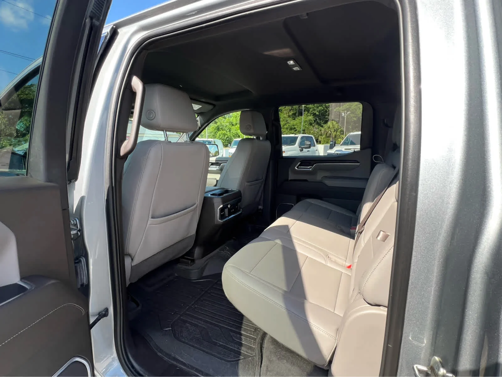 Used 2023 Sterling Metallic GMC SLT image 7