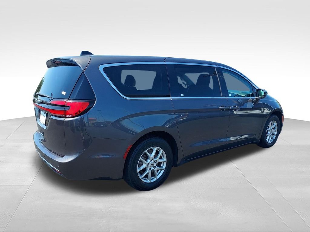 Used 2023 Gray Chrysler Touring L image 5