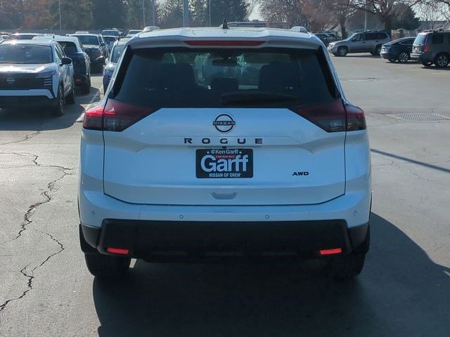 New 2026 Everest White Pearl Tricoat Nissan Dark Armor image 4