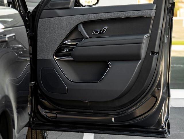 New 2026 Carpathian Grey LAND ROVER Dynamic SE image 32