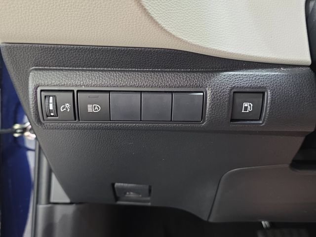 Certified Used 2020  Toyota LE image 21