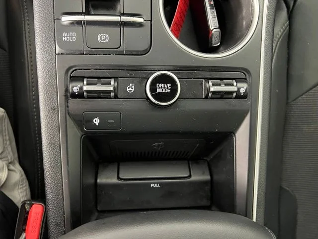 Used 2023 White Kia GT-Line image 25