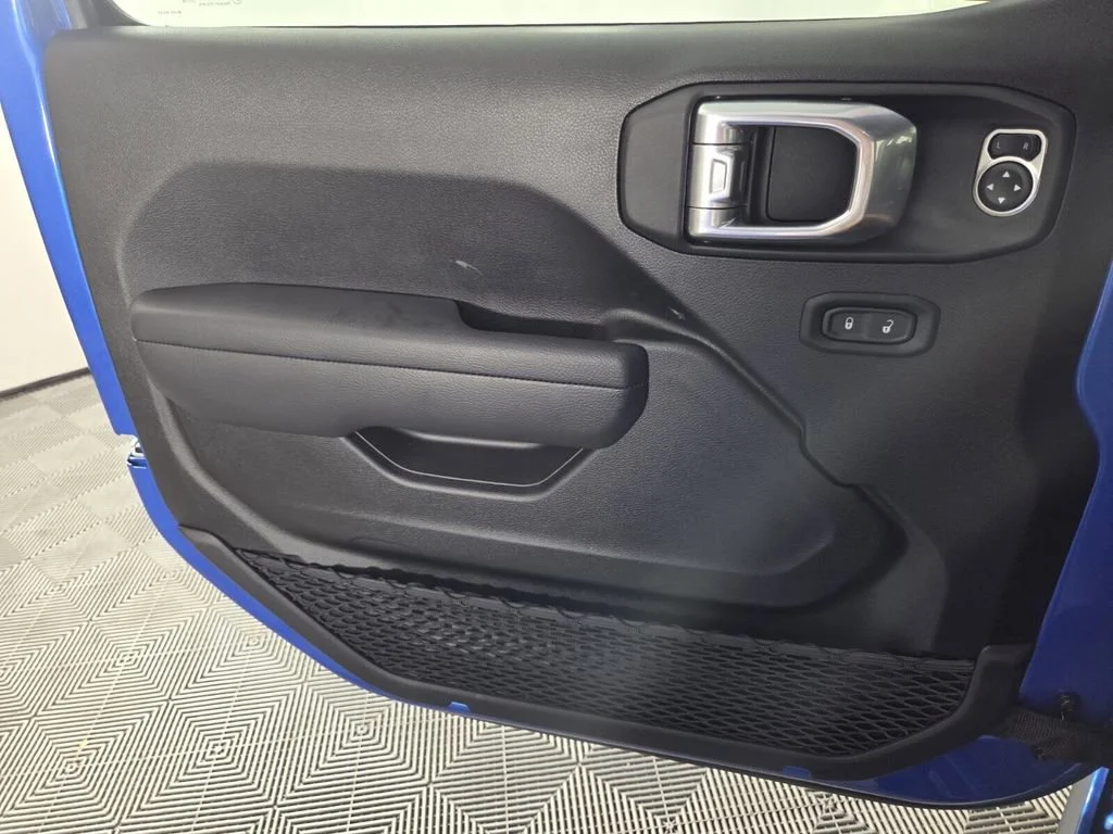 Used 2025 Hydro Blue Pearlcoat Jeep Nighthawk image 19