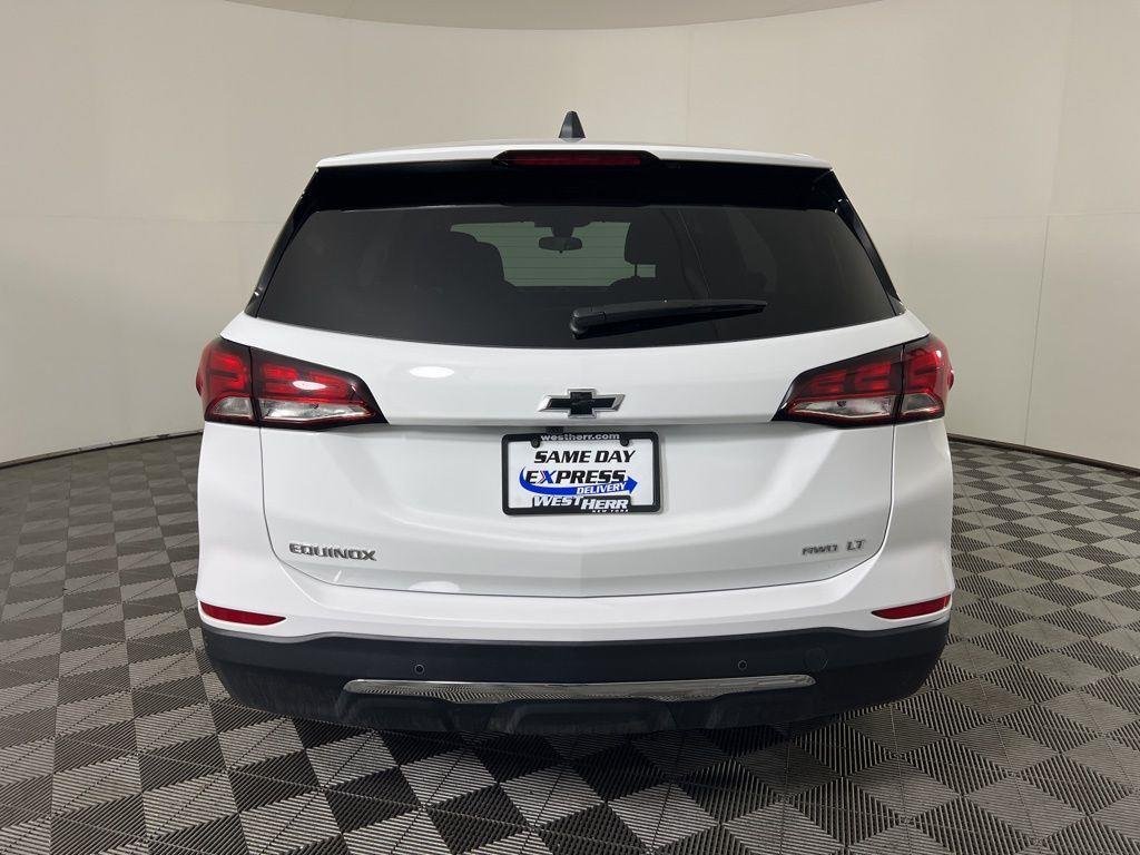 Used 2024 Summit White Chevrolet LT image 5