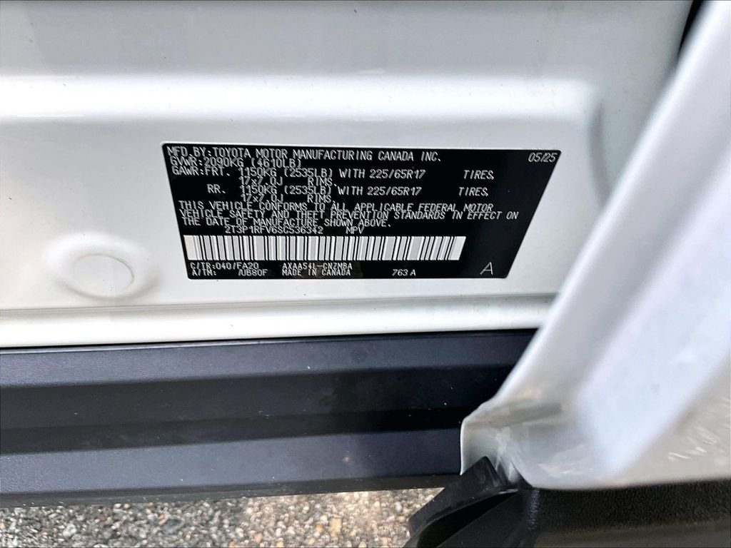 Used 2025 White Toyota XLE image 35