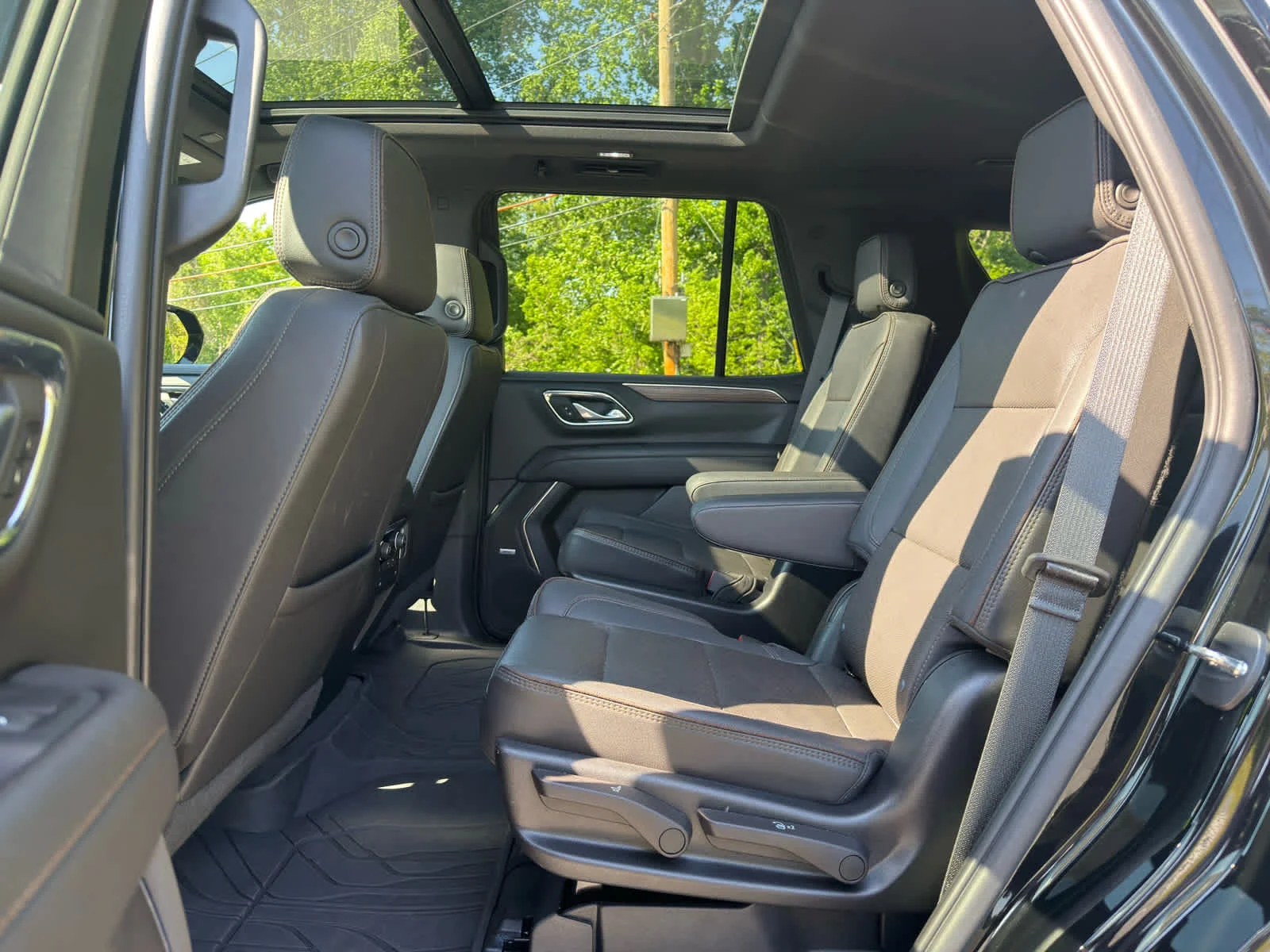 Used 2023 Black Chevrolet High Country image 16