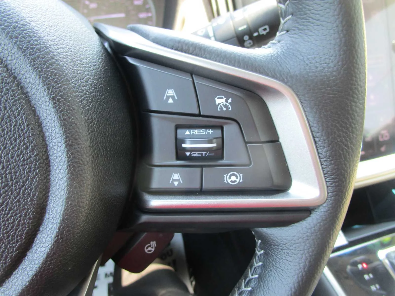 Used 2020 Crystal White Pearl Subaru Limited image 32