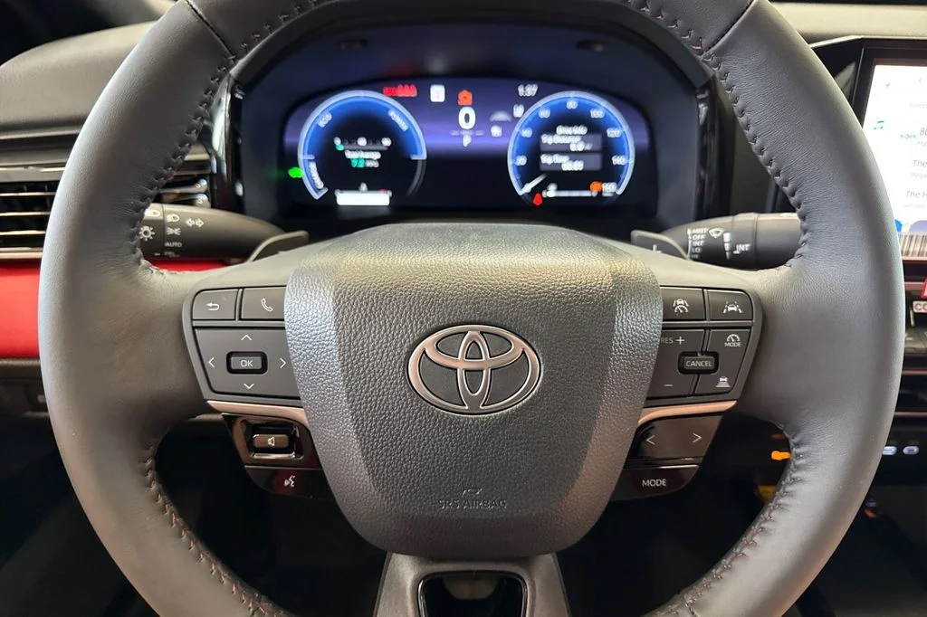 New 2026 Wind Chill Pearl with Midnight Black Metallic roof <sup>1</sup> Toyota  XSE image 23