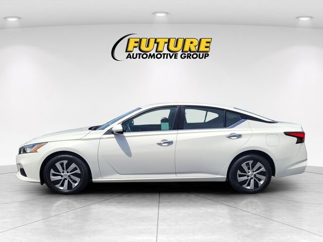 Used 2021 White Nissan 2.5 S image 6