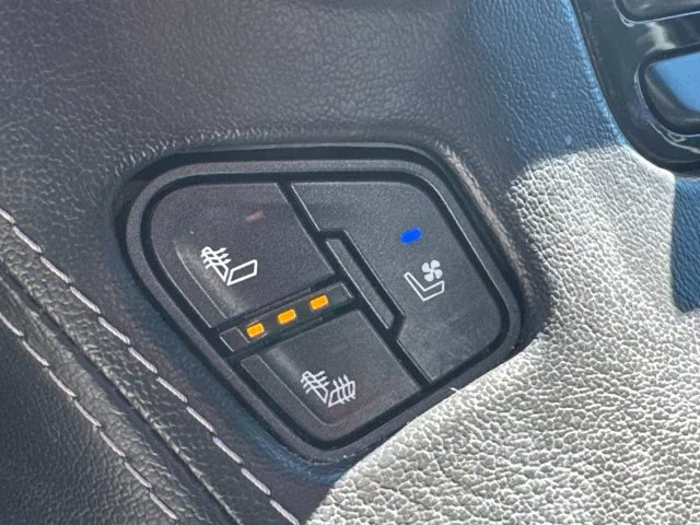 Used 2019 Black GMC SLT image 42