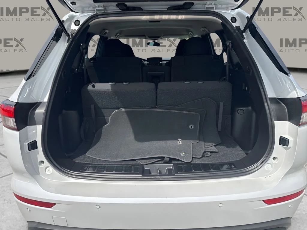 Used 2022 White Mitsubishi ES image 25
