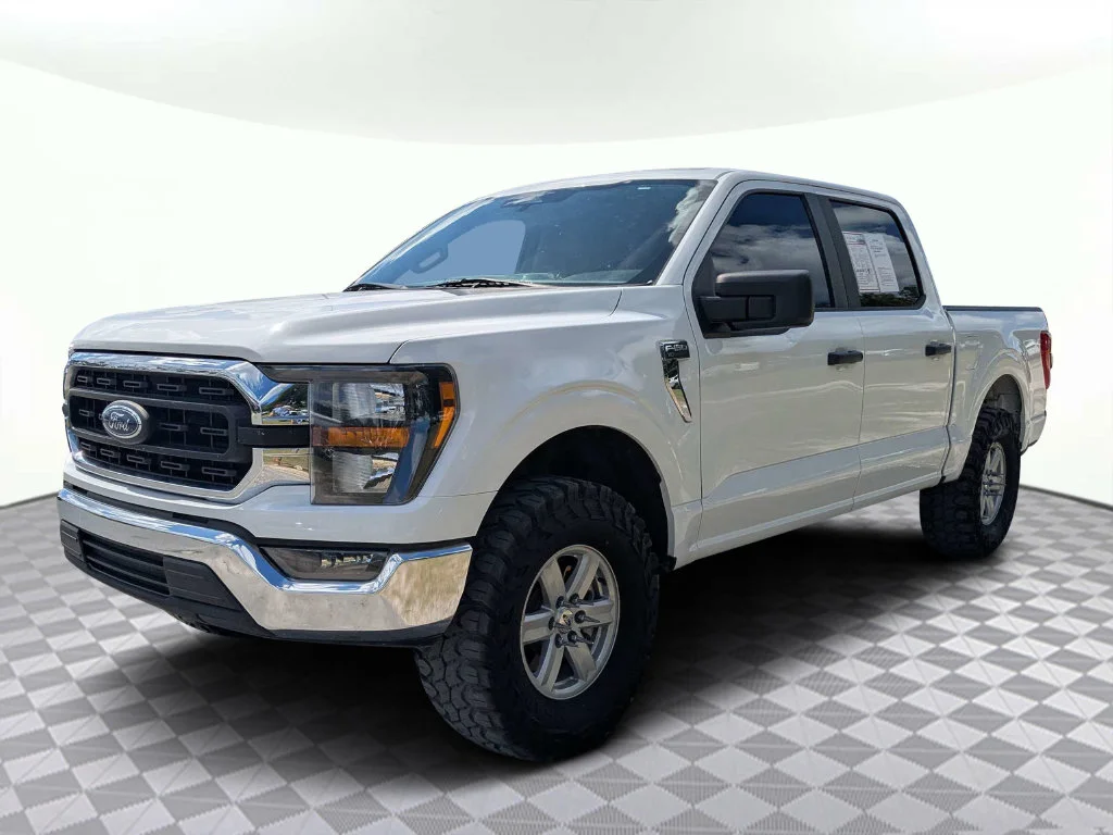 Used 2023 Oxford White Ford XLT image 8