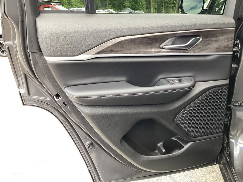 New 2026 Baltic Gray Metallic Clear-Coat Exterior Paint Jeep Laredo Altitude image 18