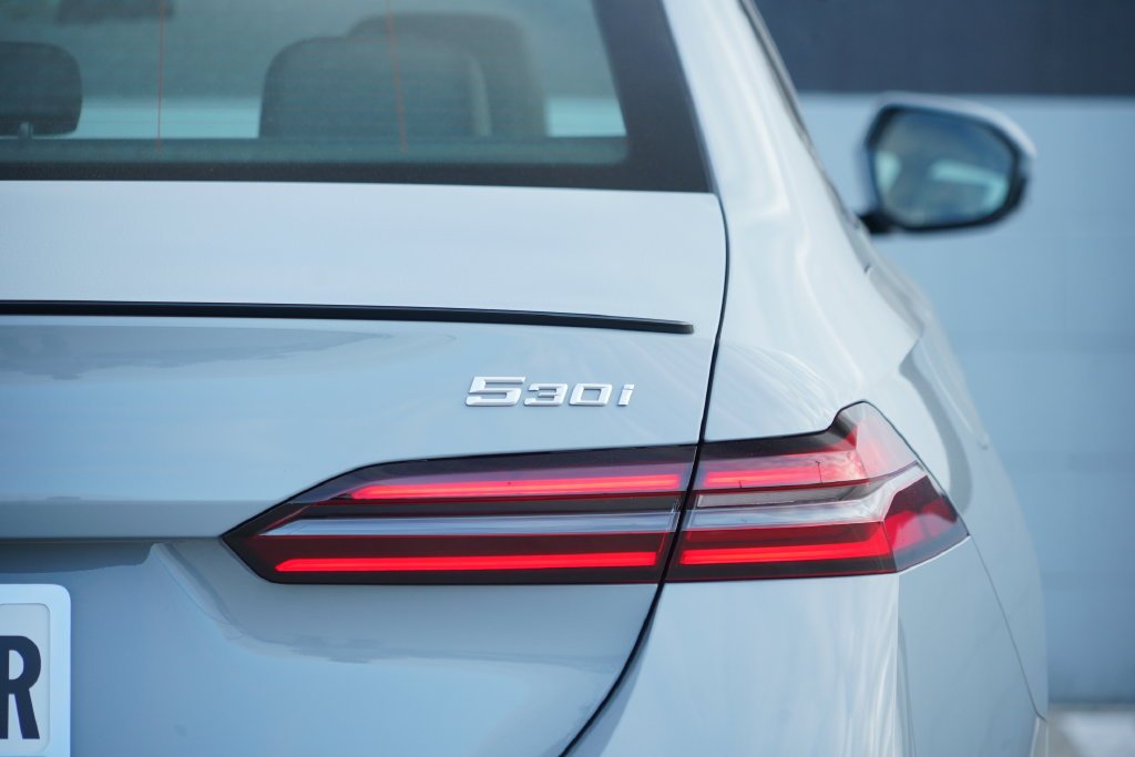 New 2027 Brooklyn Grey Metallic BMW 530i image 8