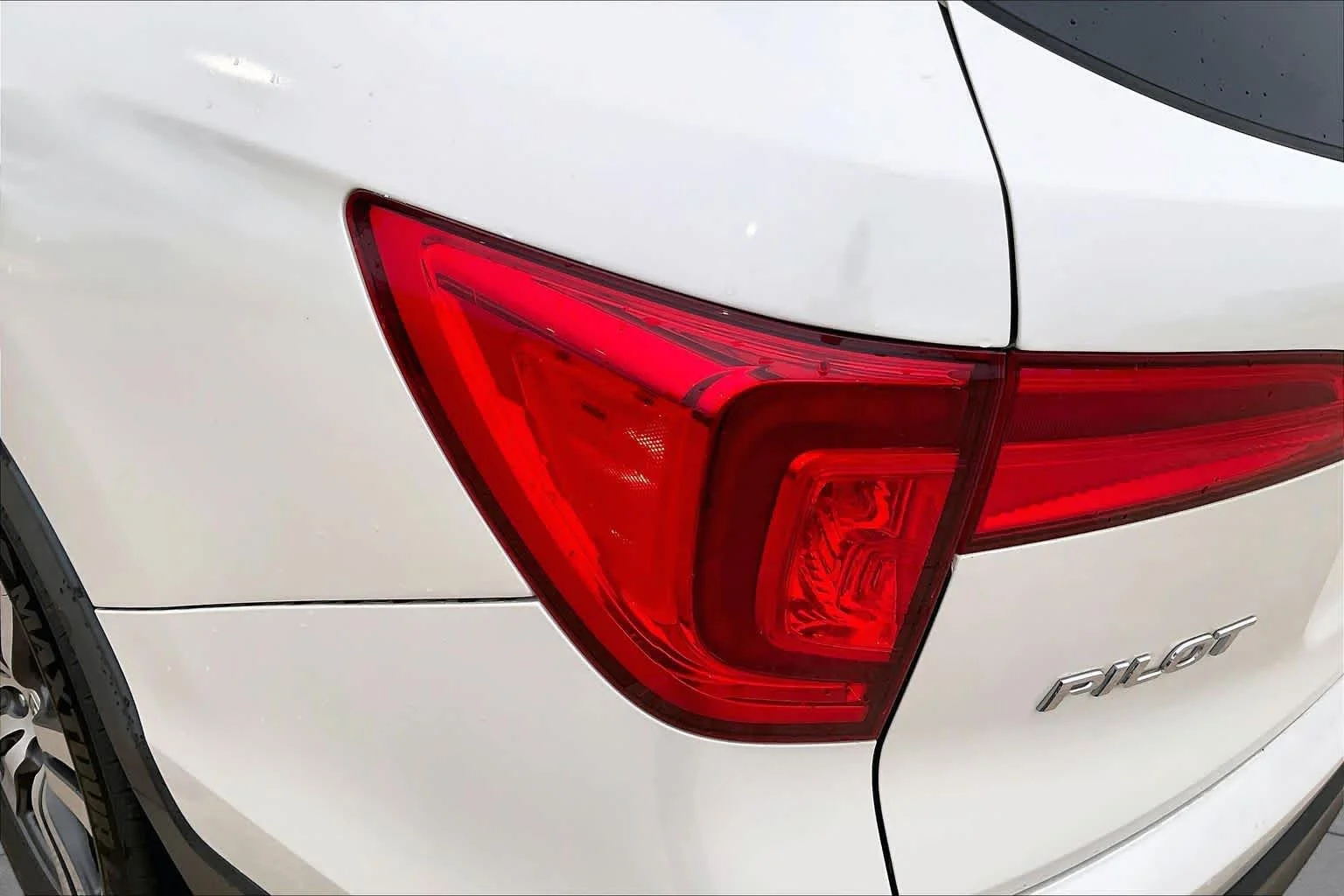 Used 2016 White Diamond Pearl Honda EX-L image 28
