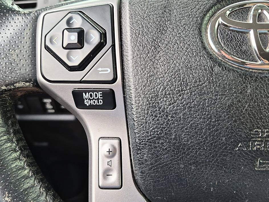 Used 2016 CLASSIC SILVER METALLIC Toyota Limited image 17