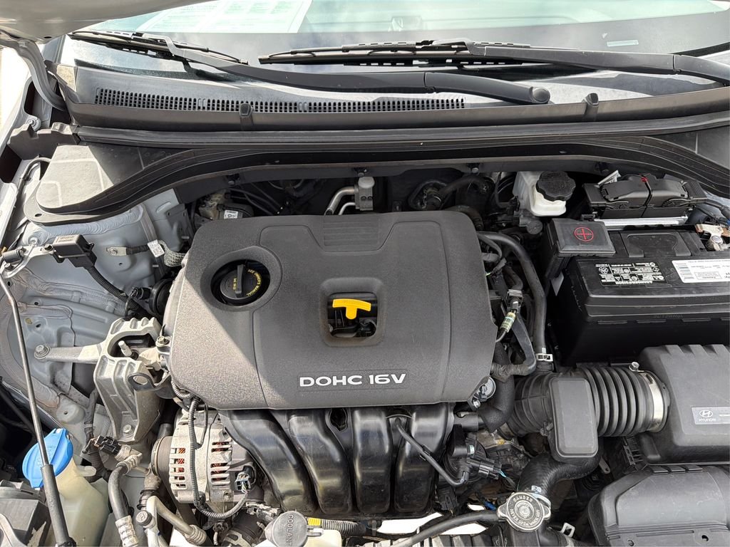 Used 2017 Shale Gray Metallic Hyundai SE image 12