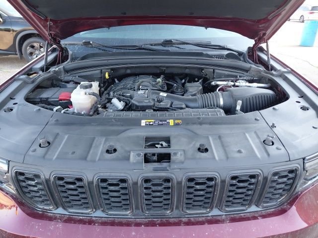 Used 2023 Red Jeep Altitude image 36