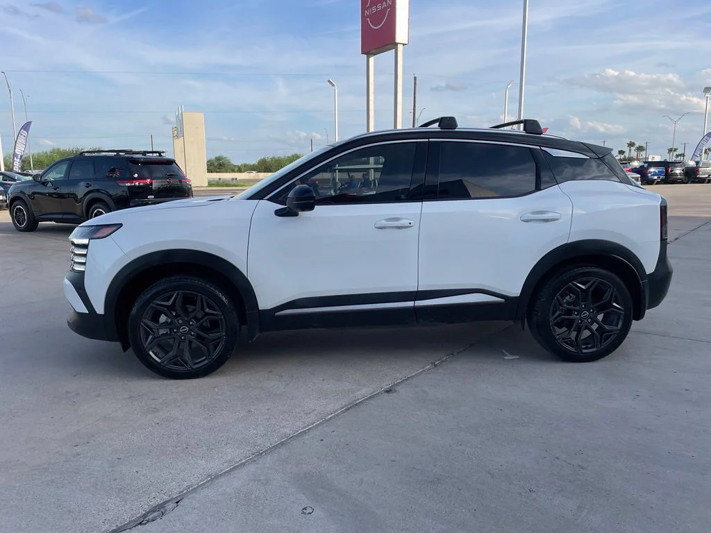 Used 2025 White Nissan SR image 4