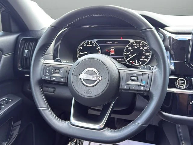 Used 2024 Gray Nissan SV image 16