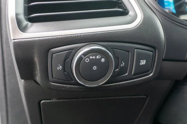 Used 2022 White Ford SEL image 19