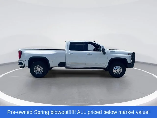 Used 2025 White Chevrolet High Country image 9