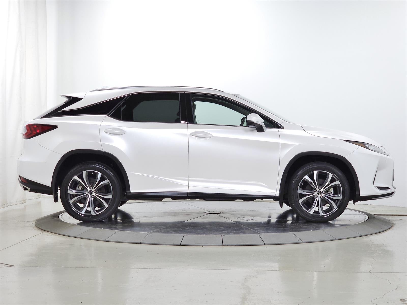 Certified Used 2020 White Lexus  image 10