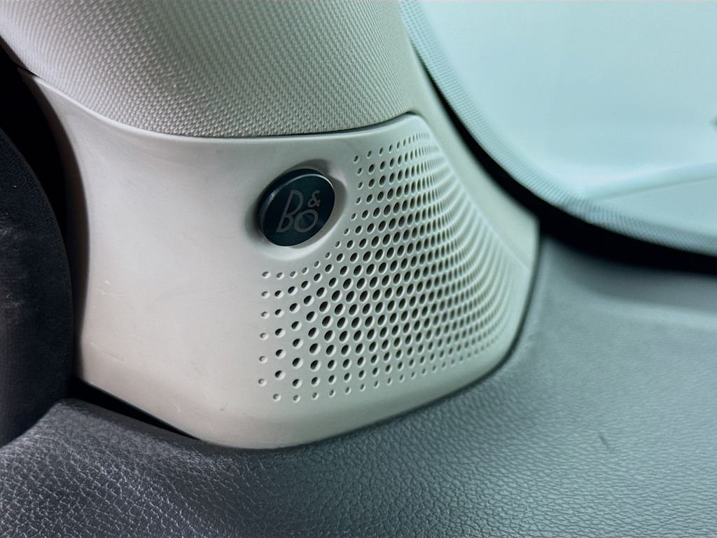 Used 2024  Ford LARIAT image 23