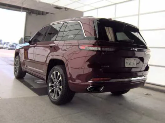 Used 2022 Velvet Red Pearlcoat Jeep Overland image 6