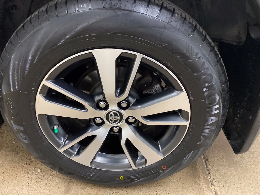 Used 2018 White Toyota XLE image 16