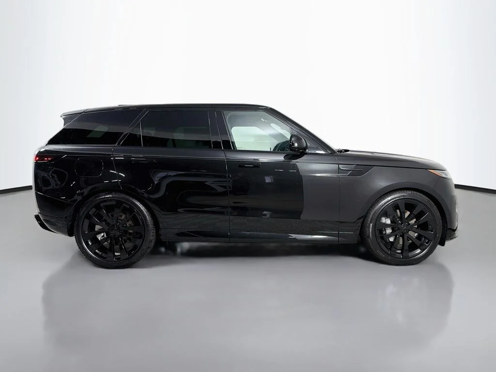 New 2027 Santorini Black Land Rover Dynamic SE image 4