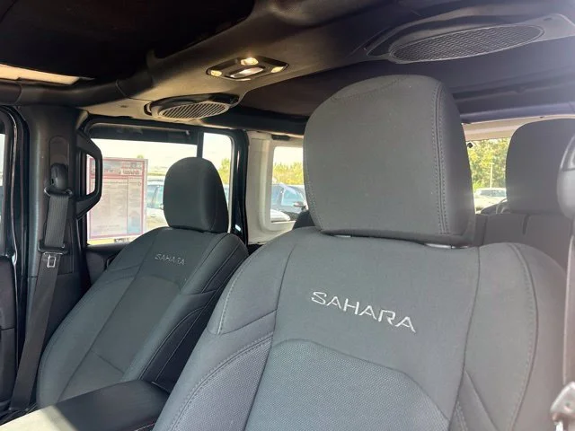 Used 2019  Jeep Sahara image 12