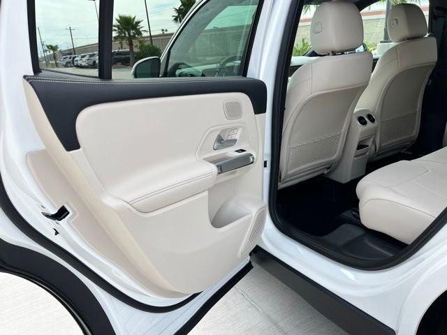 New 2026 Polar White Mercedes-Benz GLB 250 image 45