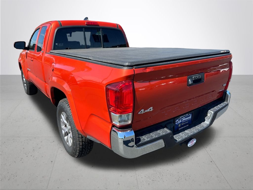 Used 2018 Red Toyota SR5 image 9