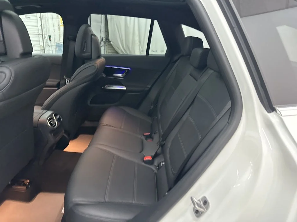 Used 2026 White Mercedes-Benz GLC 300 image 21