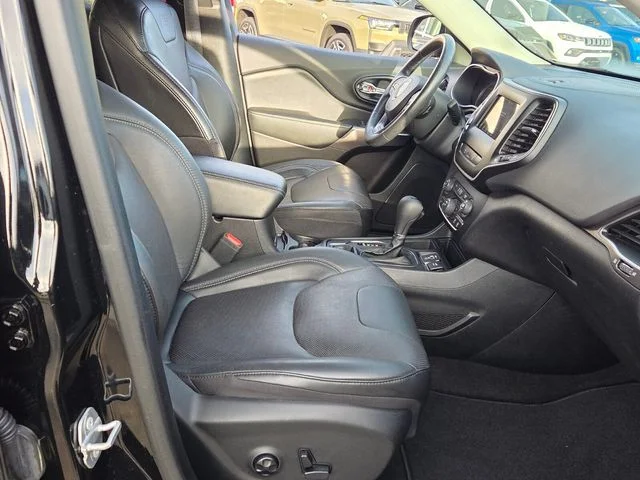 Used 2020 Black Jeep Latitude Plus image 14
