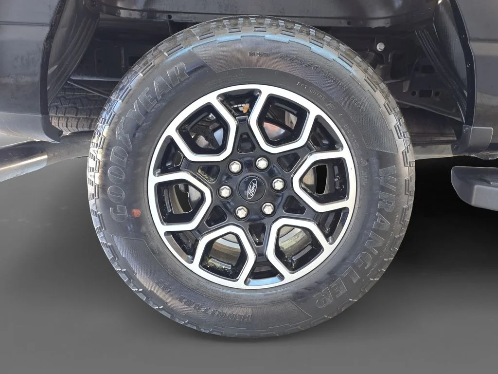 Used 2023 Black Ford XLT image 10