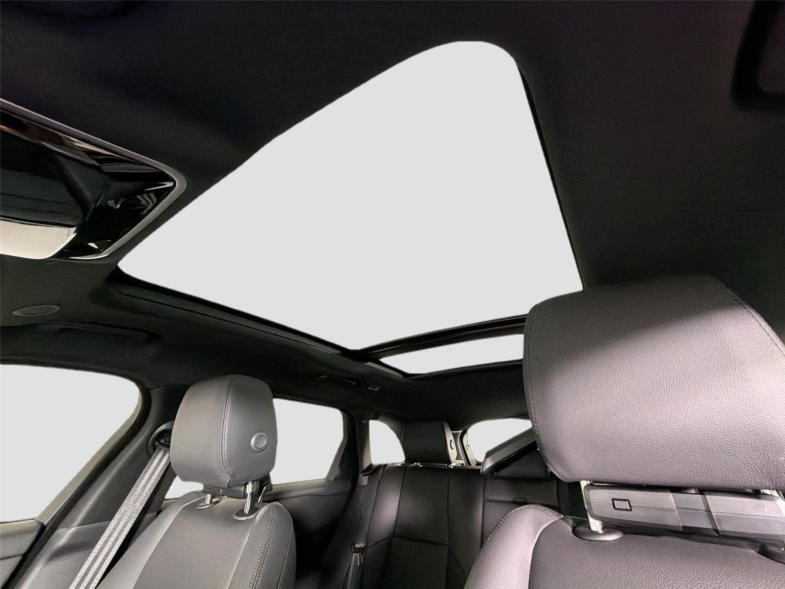 New 2026 Fuji White LAND ROVER Dynamic SE image 21